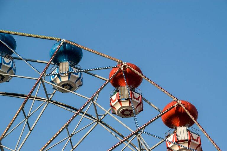 The Future of Virtual Reality Theme Parks: Immersive Entertainment Experiences